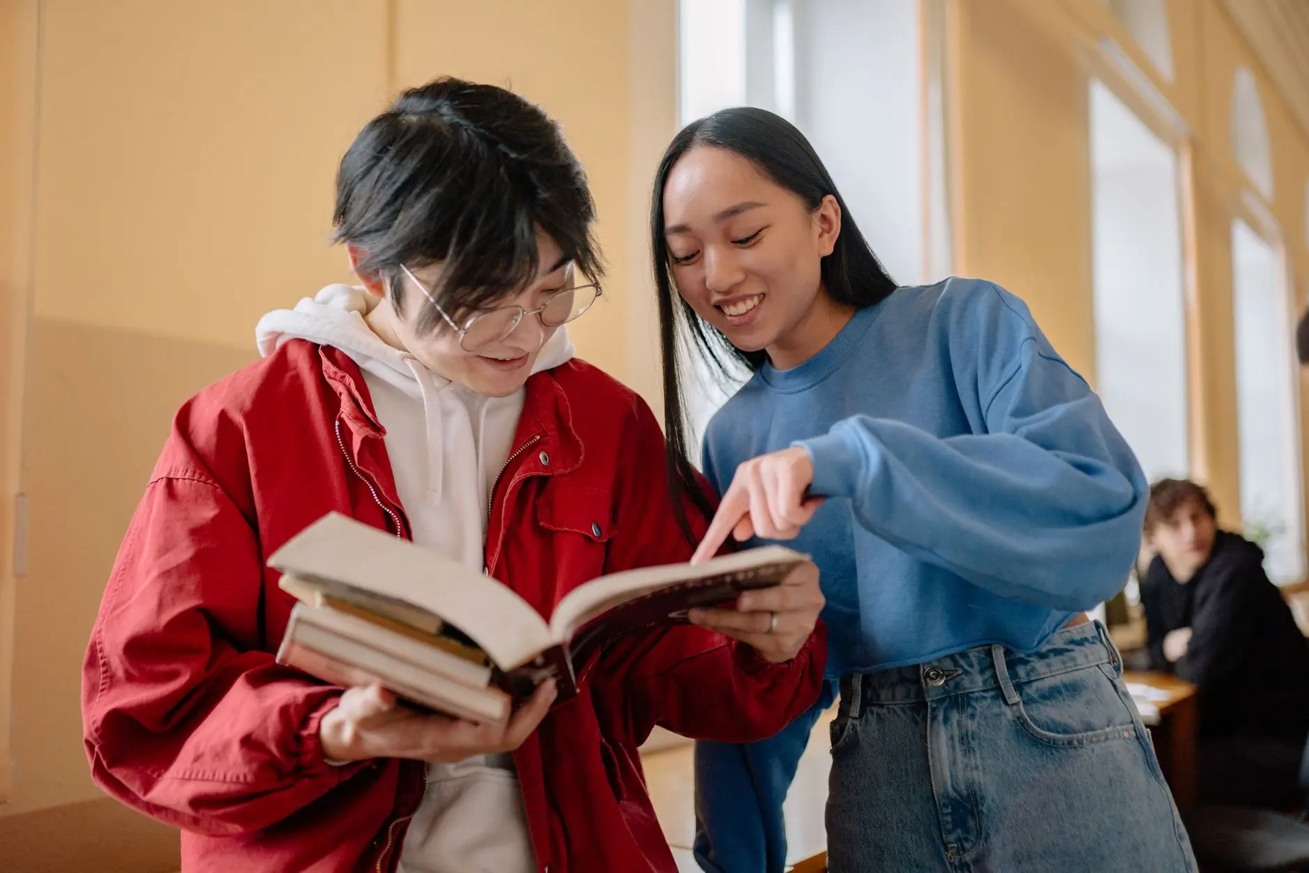 成都职场人士学历提升路径对比:自考、成考与国开选择指南正文配图 1